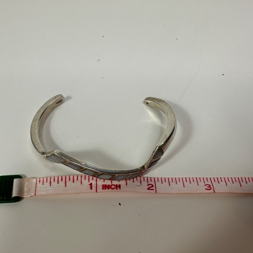Navajo Flush Mount Mother of Pearl Sterling Silver Cuff Bracelet - Picture 7 of 11